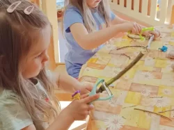 zeme-2025-004-scaled